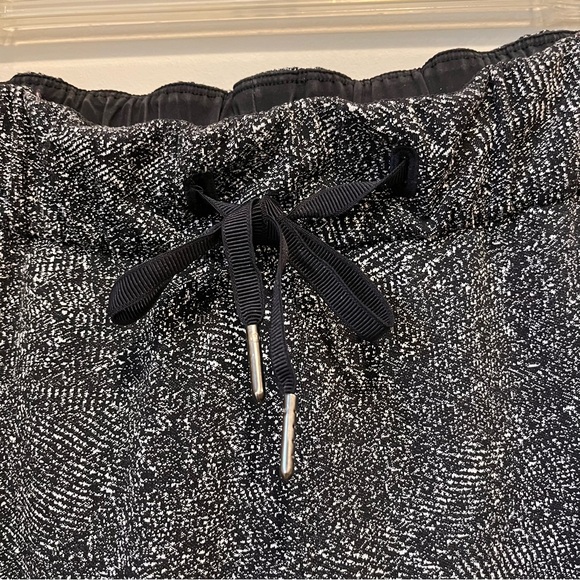 Lululemon On the Fly pant 28” ladies size 6 - Picture 6 of 7